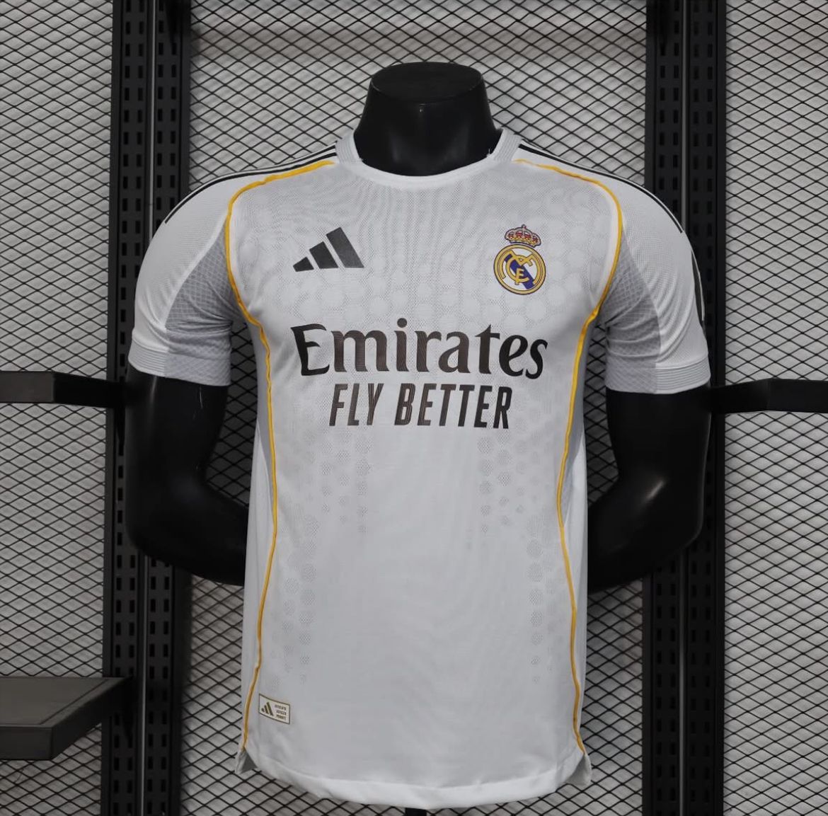 تيشيرت ريال مدريد الأساسي Real Madrid Home – موسم 2025/2026