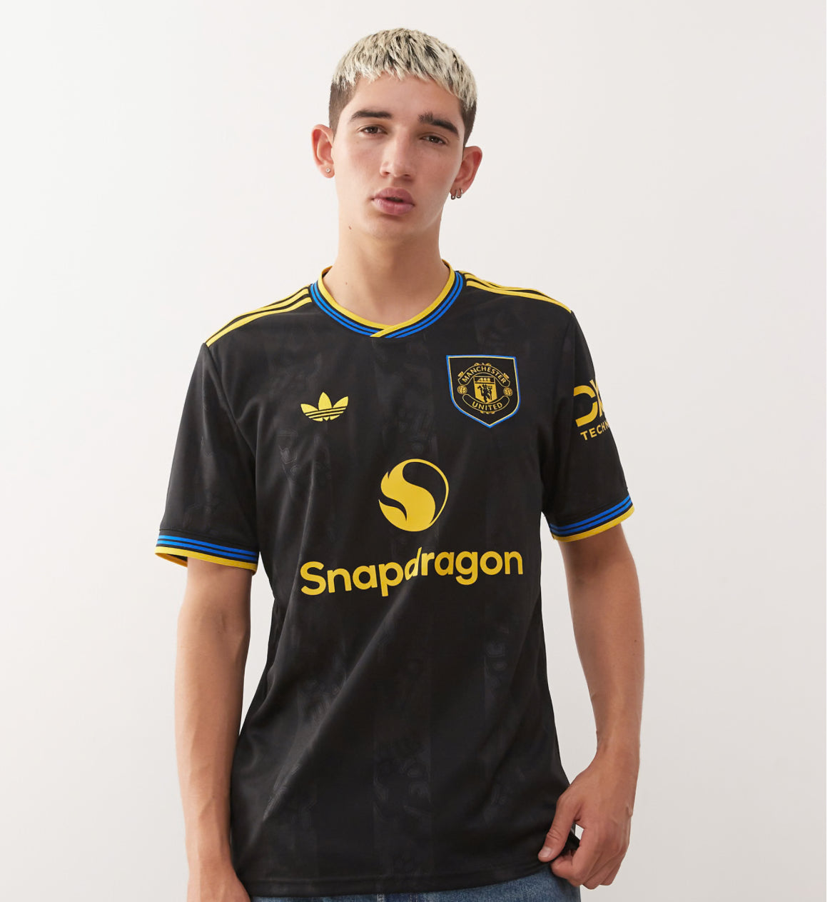 Manchester United 25/26 Third Jersey - Black & Gold