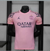 ⚫⚫The PSG Pink Jersey blends a bold, modern pink design with Player Mirror Original fabric