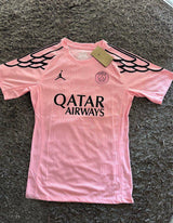 ⚫⚫The PSG Pink Jersey blends a bold, modern pink design with Player Mirror Original fabric